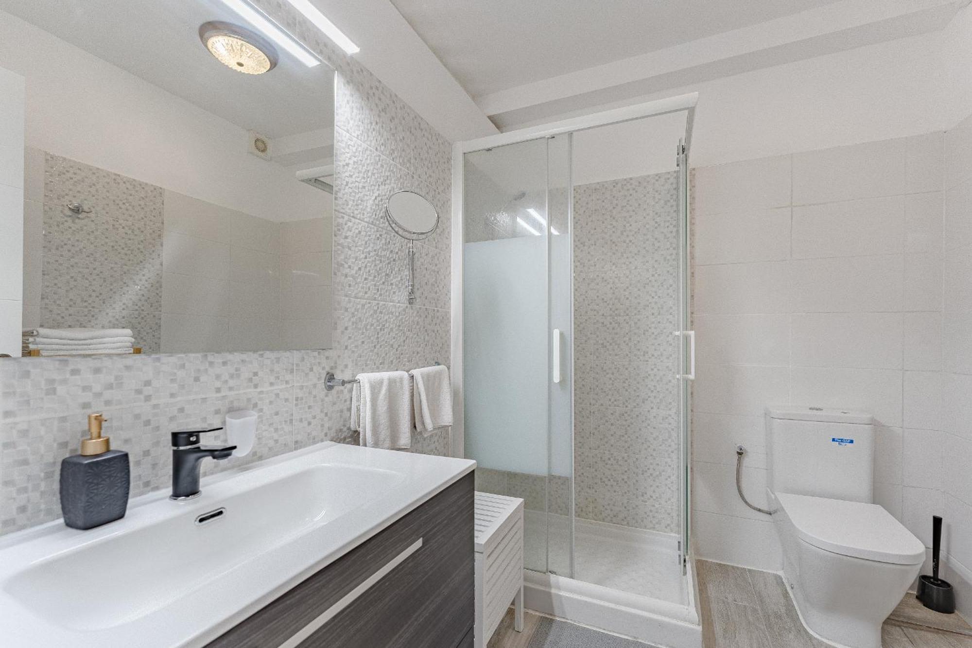Primavera Tranquil Retreat 2-Bedroom Apartment With Balcony, Garden View & Fiber Wifi Arona  Exterior photo