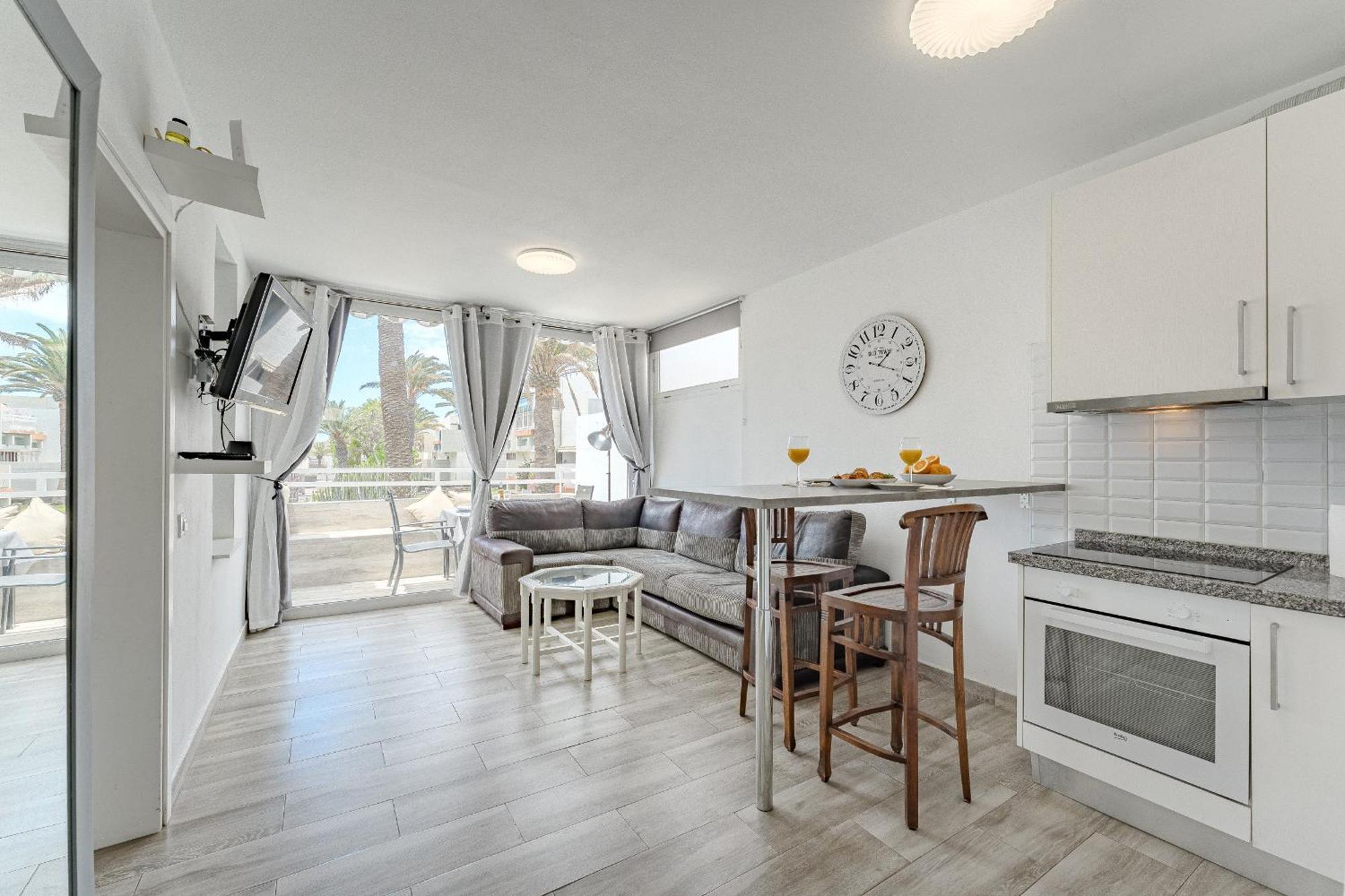 Primavera Tranquil Retreat 2-Bedroom Apartment With Balcony, Garden View & Fiber Wifi Arona  Exterior photo